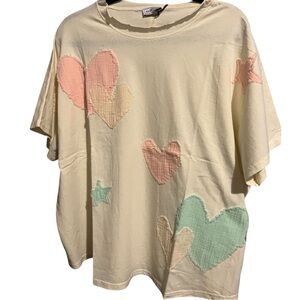 Sage+Fig Large Heart Patterned Short Sleeve Top